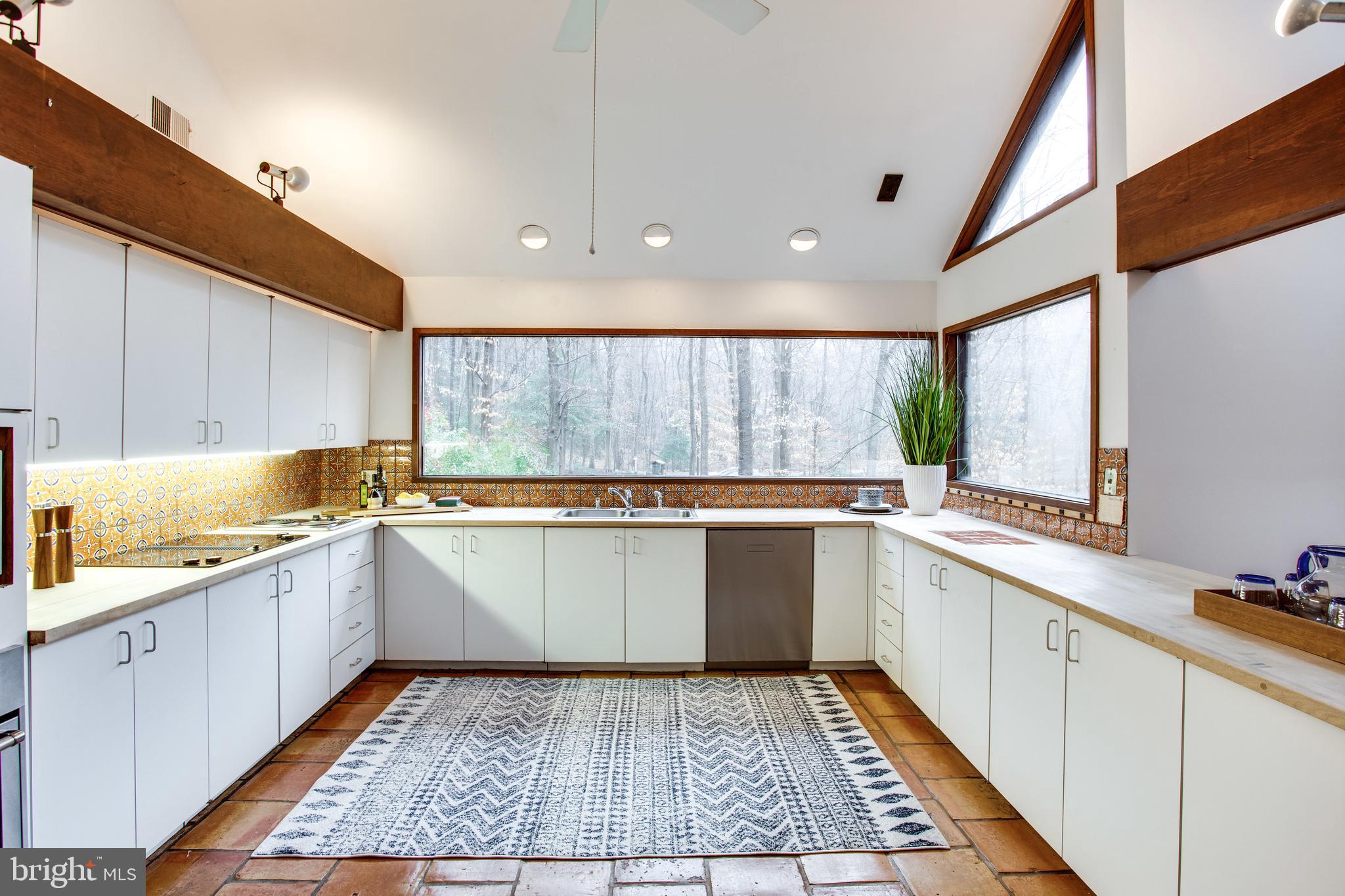 9441 Rabbit Hill Road Great Falls, VA 22066 - Photo 44 of 100