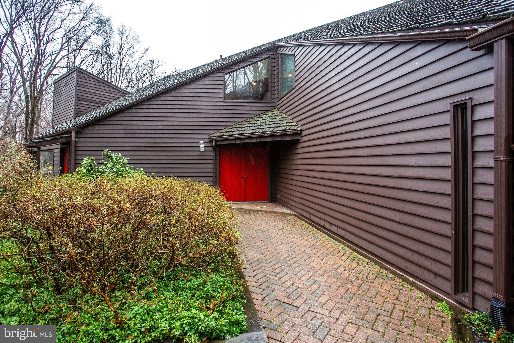 9441 Rabbit Hill Road Great Falls, VA 22066 - Photo 5 of 100