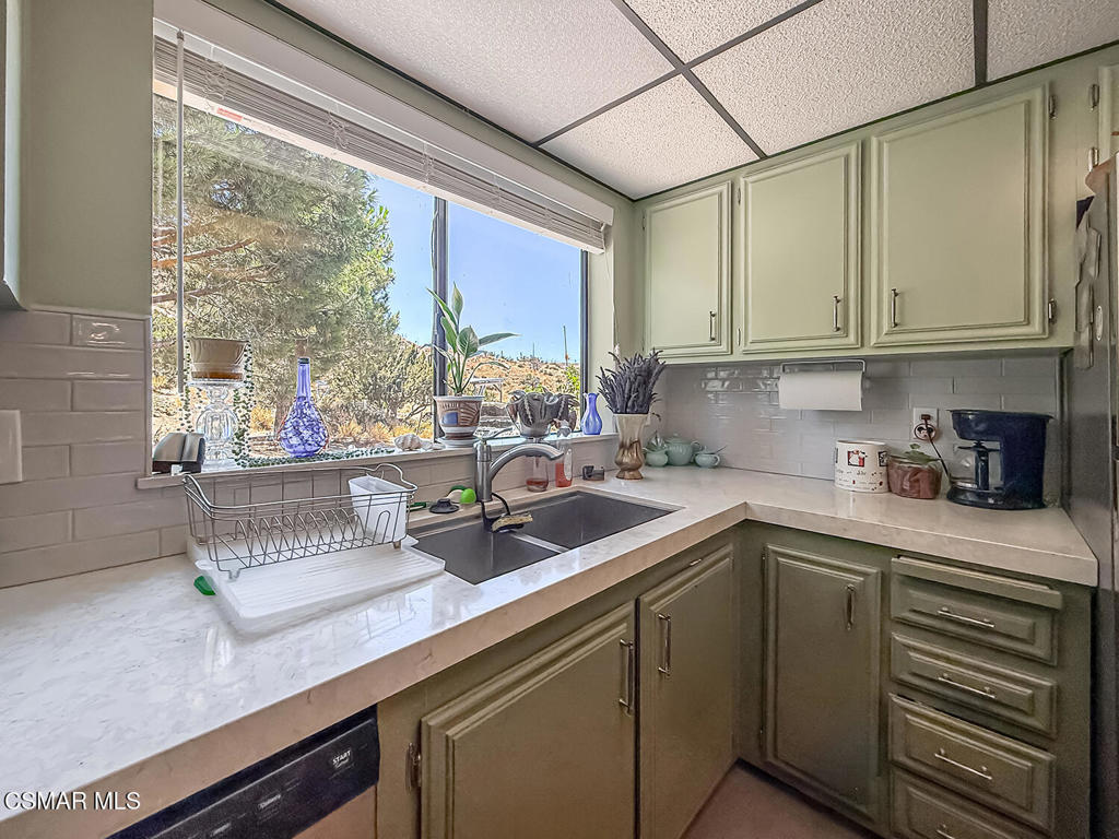 33045 Oracle Hill Road Palmdale, CA 93550 - Photo 18 of 61
