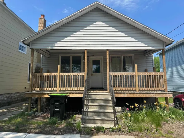 $69,900 | 812 12th Avenue, Menominee, MI 49858