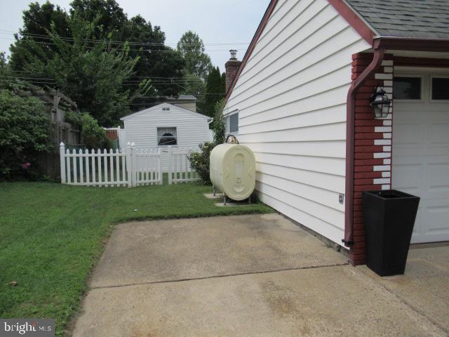 45 Queens Bridge Road Levittown, PA 19057 - Photo 5 of 18 Charming home with a spacious yard.