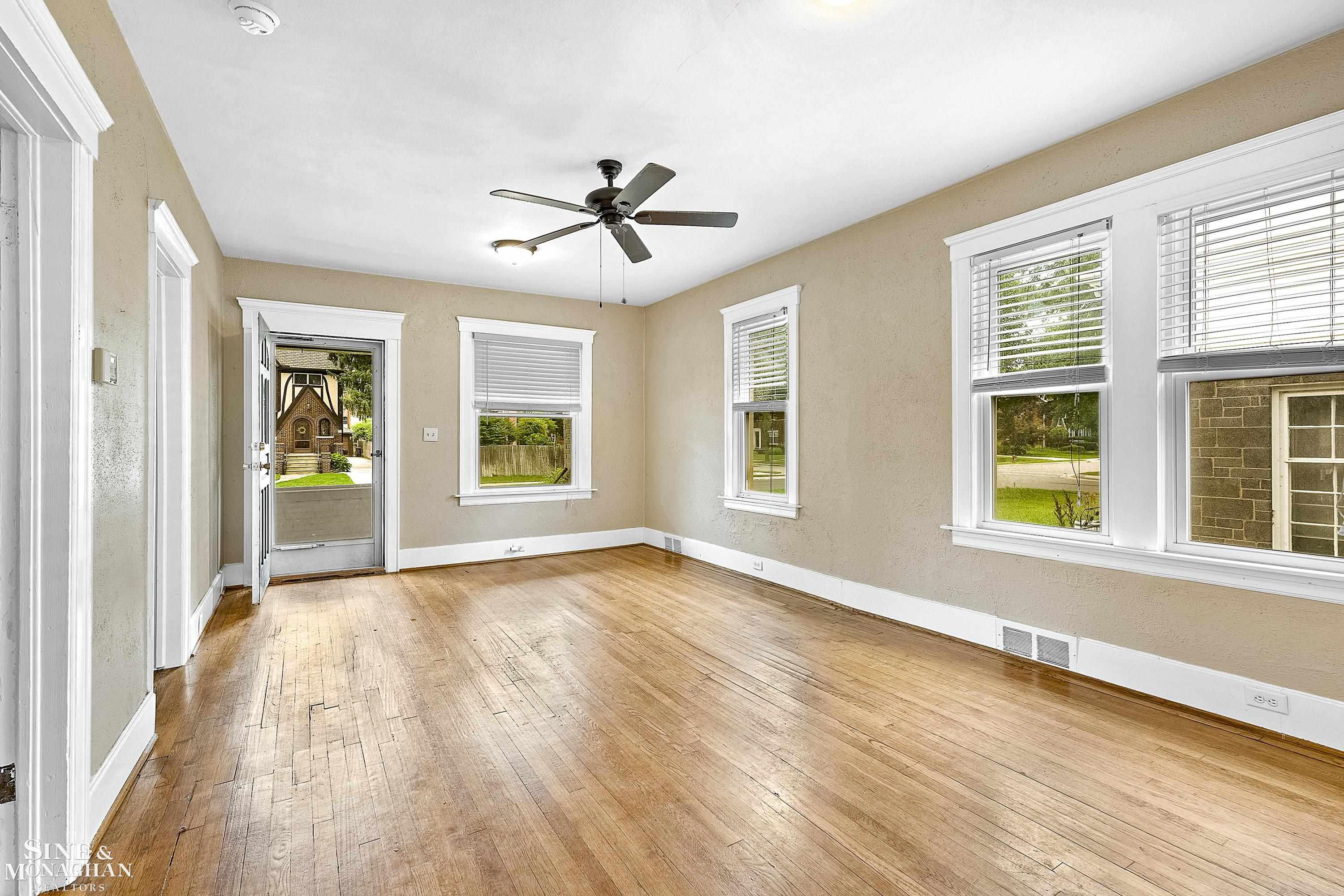 541 Neff Road Grosse Pointe, MI 48230 - Photo 4 of 19 50151232-df8363cb-53cb-4bfe-9b71-9313b127554c.JPG