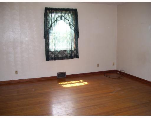 1400 Springhill Road Natrona Heights, PA 15065 - Photo 3 of 12 Living Room.