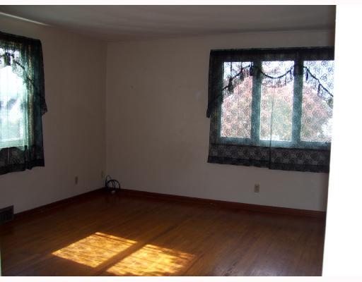 1400 Springhill Road Natrona Heights, PA 15065 - Photo 5 of 12 Living Room.