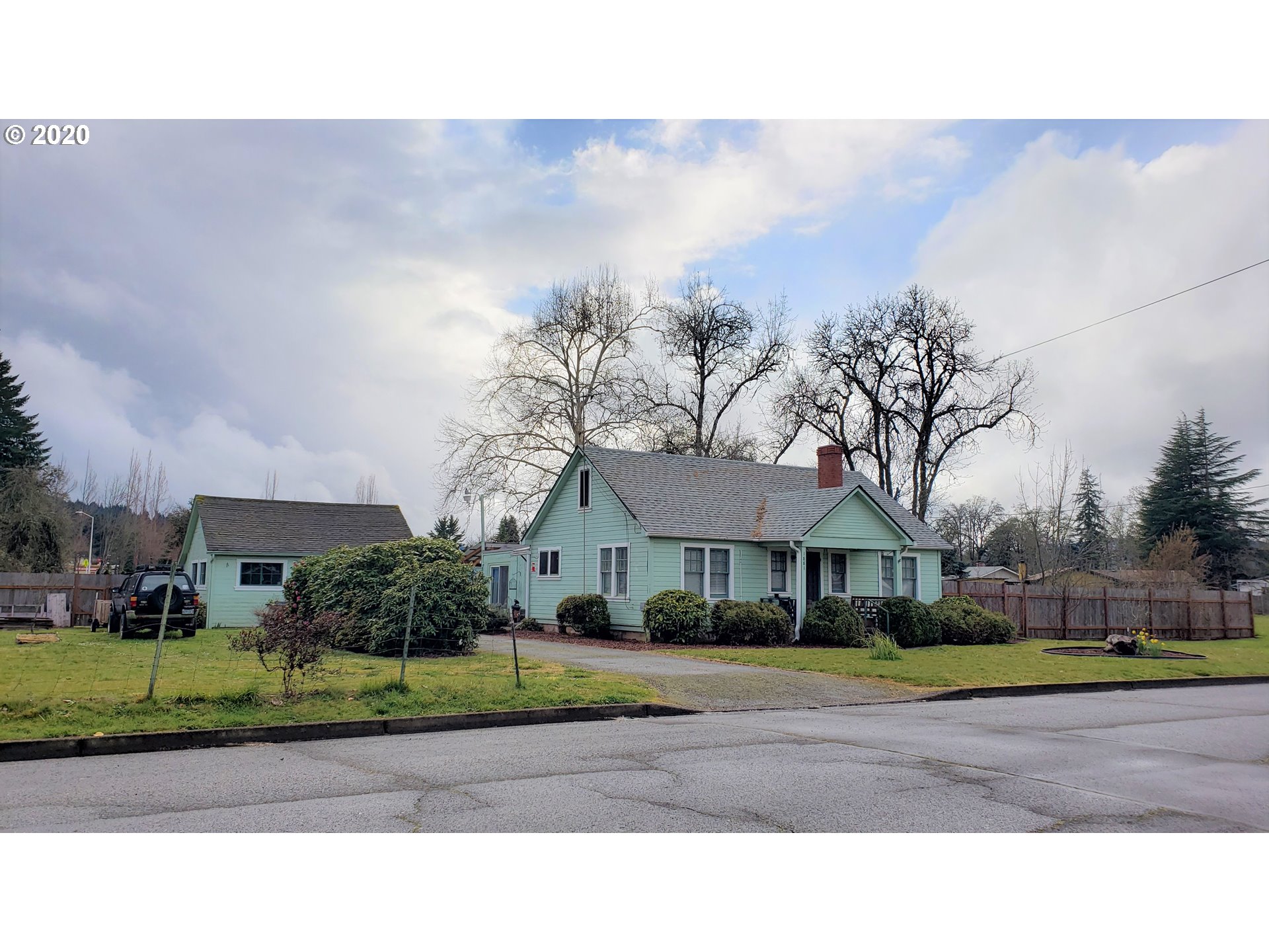 1881 Harvey Road Cottage Grove, OR 97424 - Photo 2 of 25