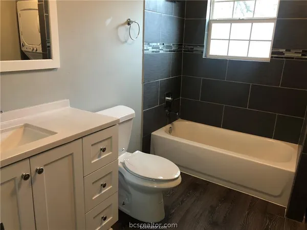 $900 | 1704 North Baker Avenue, Bryan, TX 77803