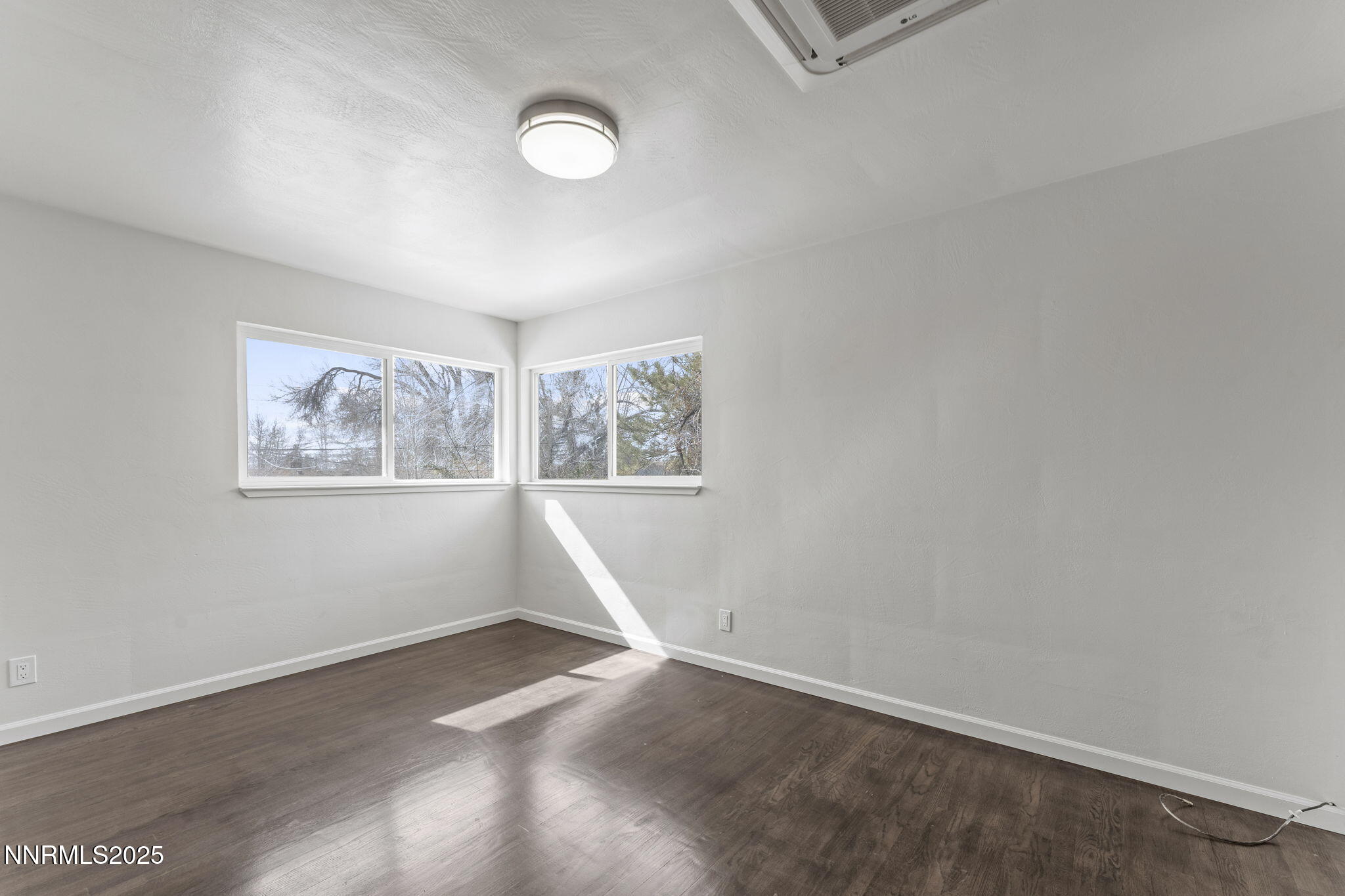 840 Brookfield Drive Reno, NV 89503 - Photo 20 of 42 an empty room with windows
