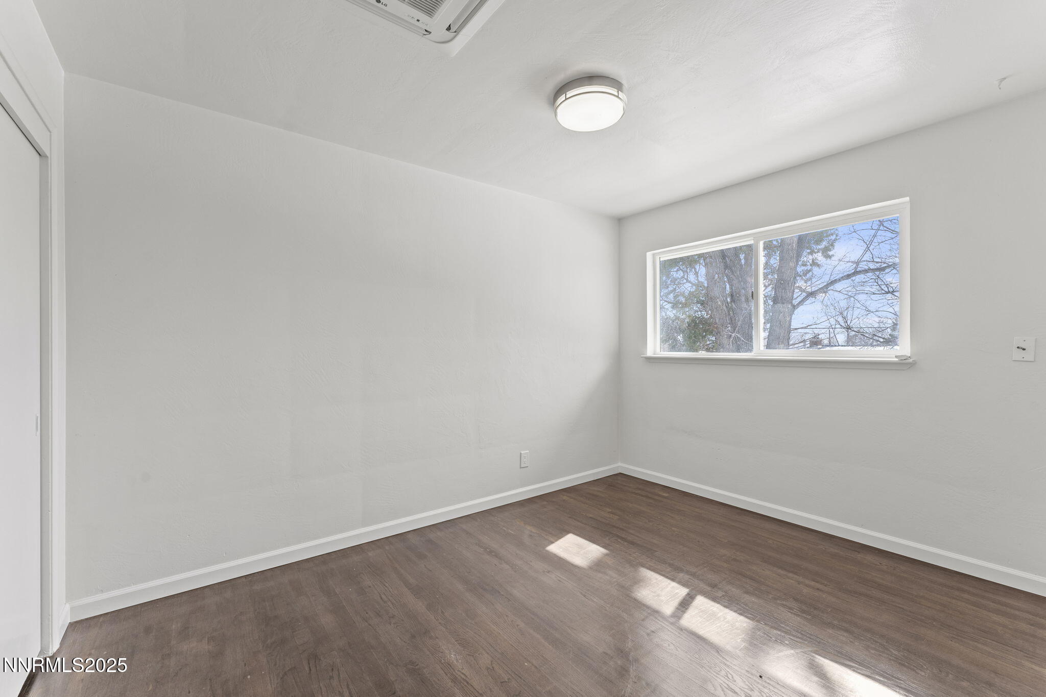840 Brookfield Drive Reno, NV 89503 - Photo 23 of 42 an empty room with a workbench