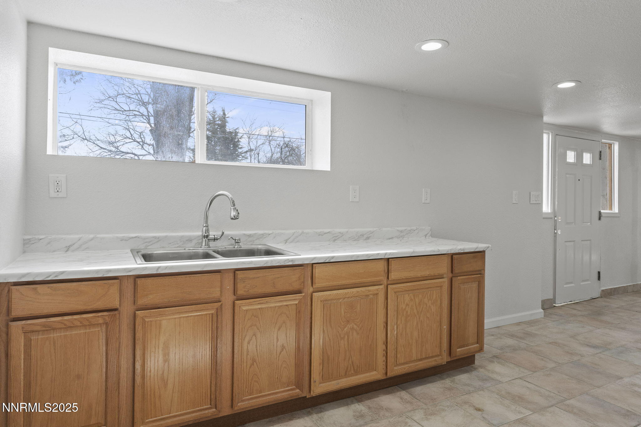 840 Brookfield Drive Reno, NV 89503 - Photo 30 of 42 a bathroom with a sink and mirror