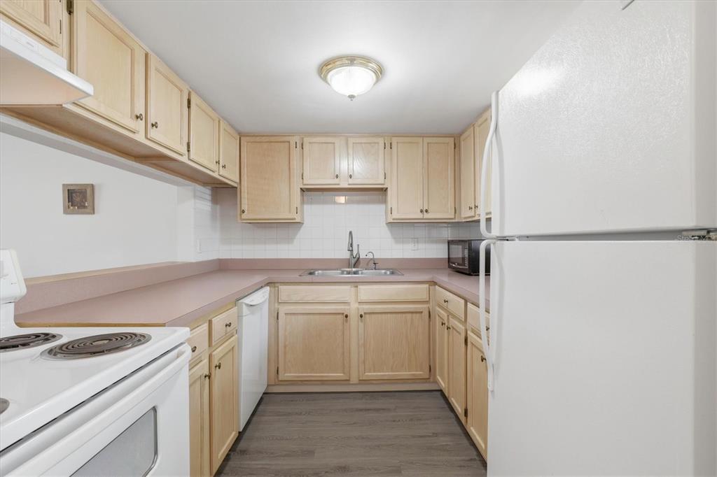 7701 Starkey Road, Unit 412 Seminole, FL 33777 - Photo 9 of 42