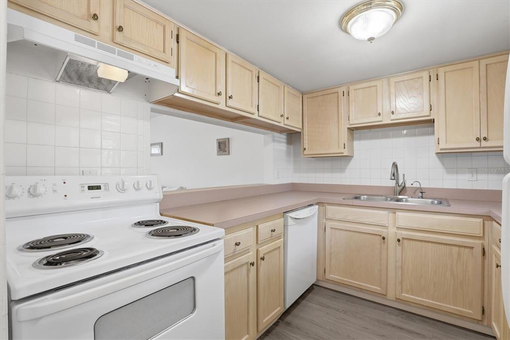 7701 Starkey Road, Unit 412 Seminole, FL 33777 - Photo 10 of 42