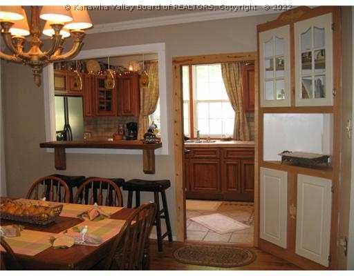 4461 North Grapevine Road Charleston, WV 25320 - Photo 10 of 16 Dining Room.