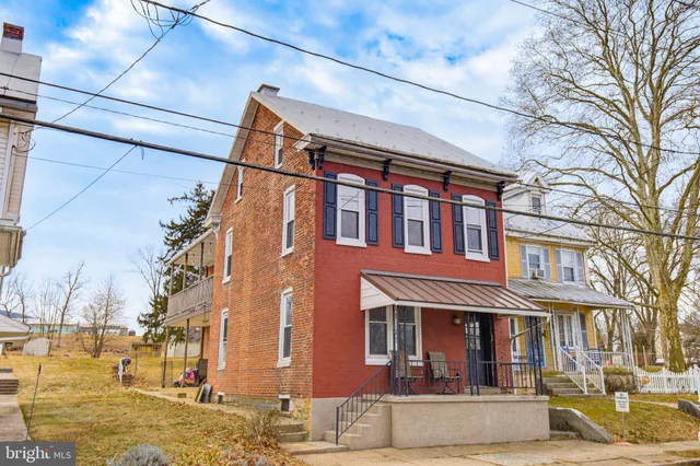 $240,000 | 244 East High Street, Womelsdorf, PA 19567