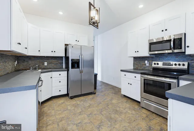 $240,000 | 244 East High Street, Womelsdorf, PA 19567