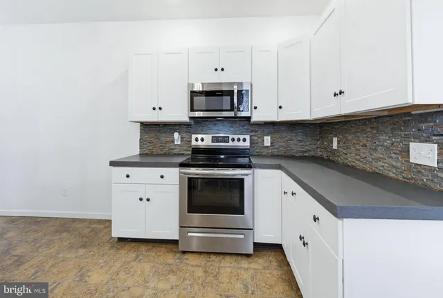 $240,000 | 244 East High Street, Womelsdorf, PA 19567