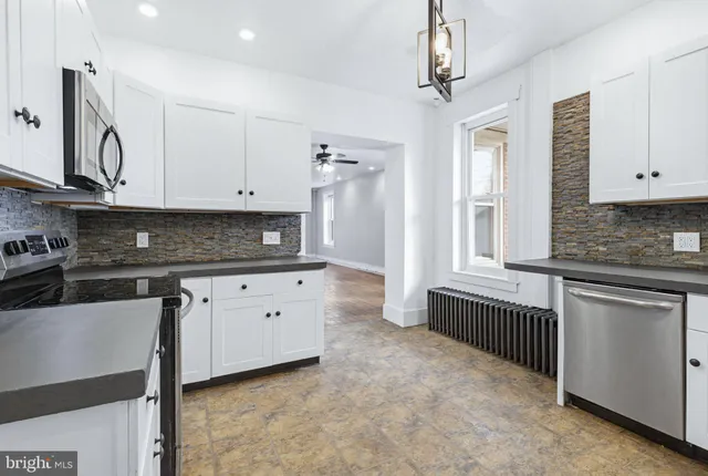 $240,000 | 244 East High Street, Womelsdorf, PA 19567