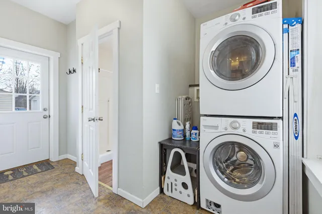 $240,000 | 244 East High Street, Womelsdorf, PA 19567