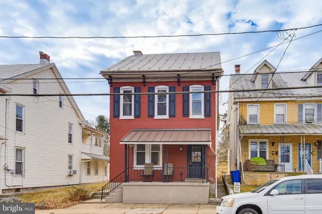 $240,000 | 244 East High Street, Womelsdorf, PA 19567