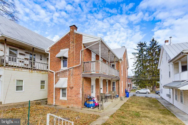 $240,000 | 244 East High Street, Womelsdorf, PA 19567