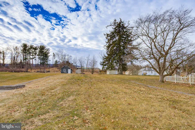 $240,000 | 244 East High Street, Womelsdorf, PA 19567