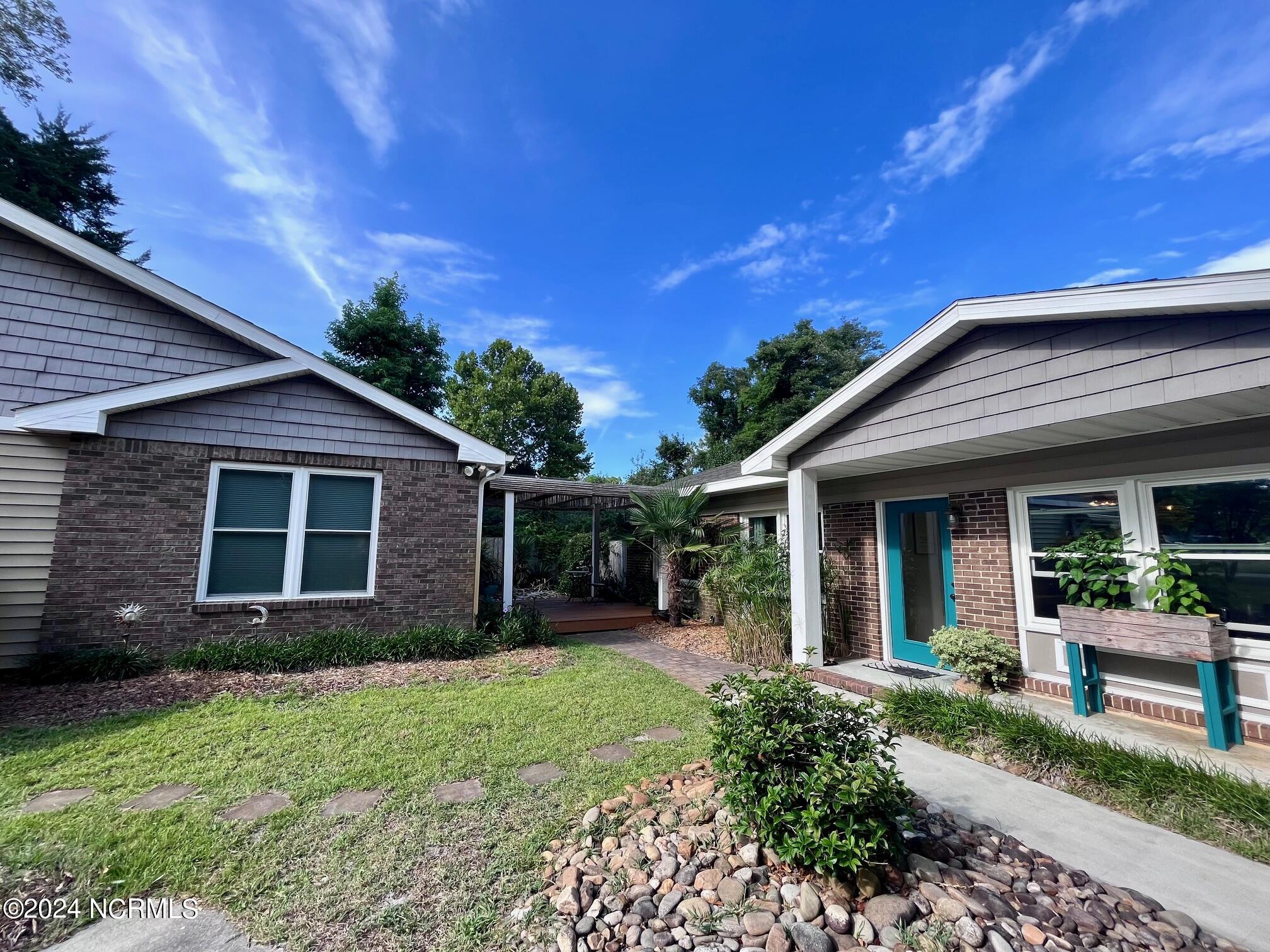 187 9 Mile Road Newport, NC 28570 - Photo 4 of 46 Side