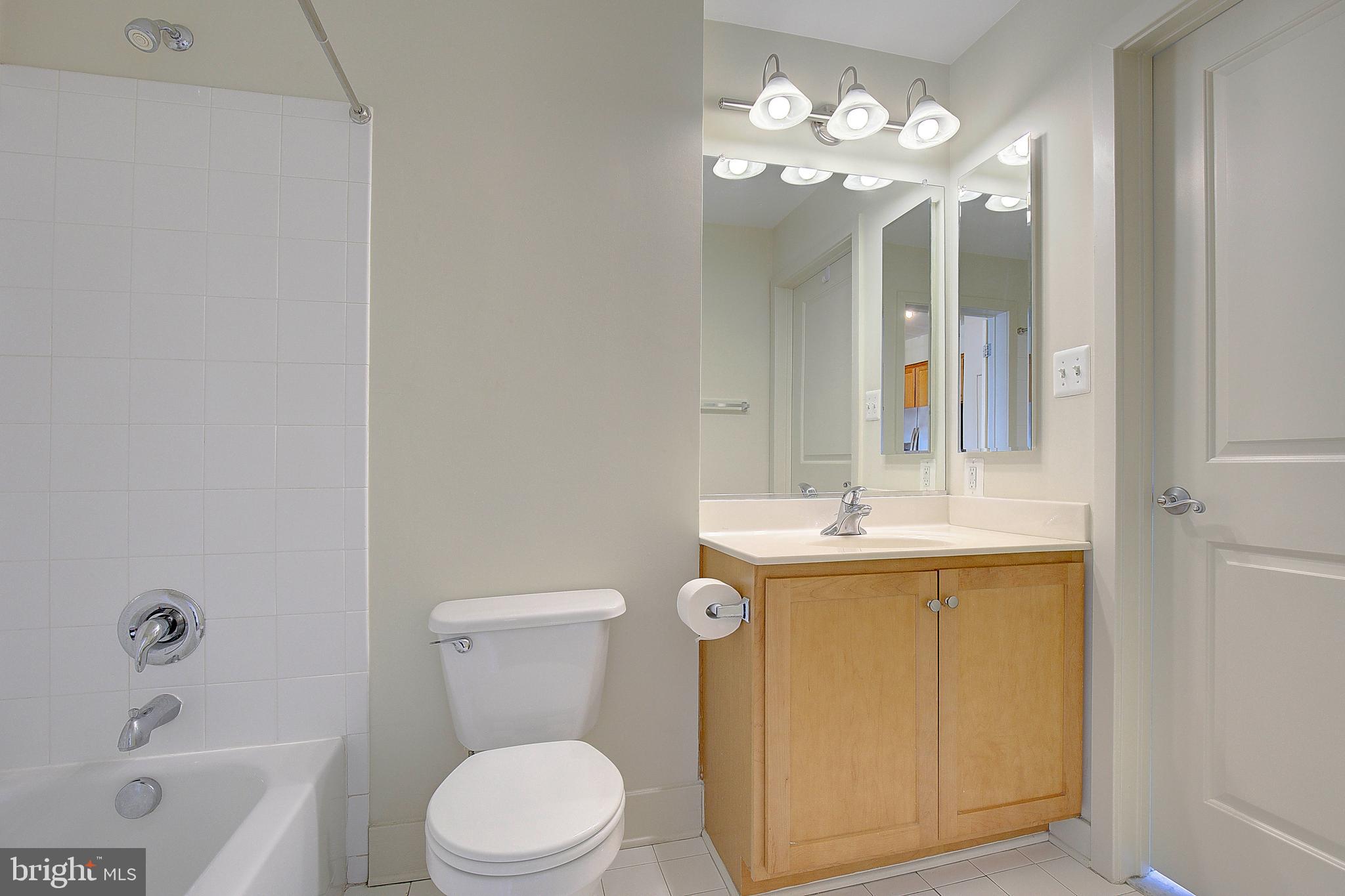 1500 Thames Street, Unit 203 Baltimore, MD 21231 - Photo 13 of 23 Second full bath