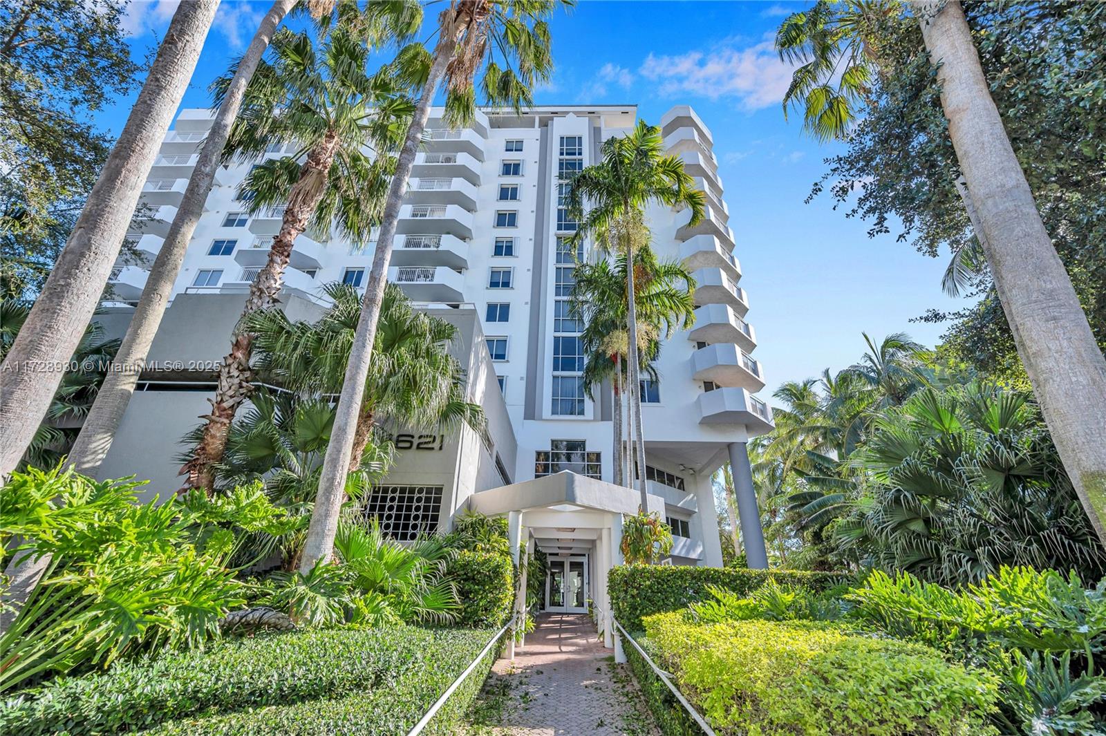 1621 Bay Road, Unit 508 Miami Beach, FL 33139 - Photo 13 of 20