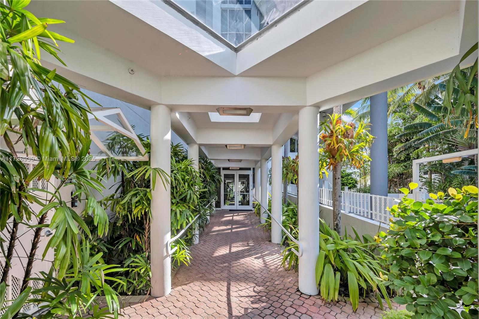 1621 Bay Road, Unit 508 Miami Beach, FL 33139 - Photo 14 of 20