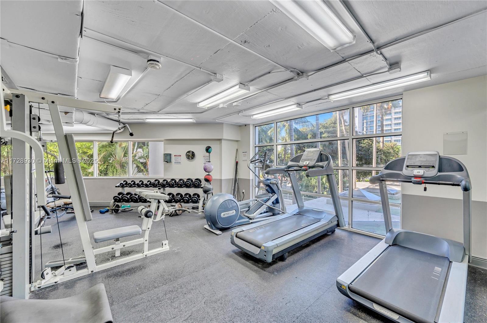 1621 Bay Road, Unit 508 Miami Beach, FL 33139 - Photo 17 of 20