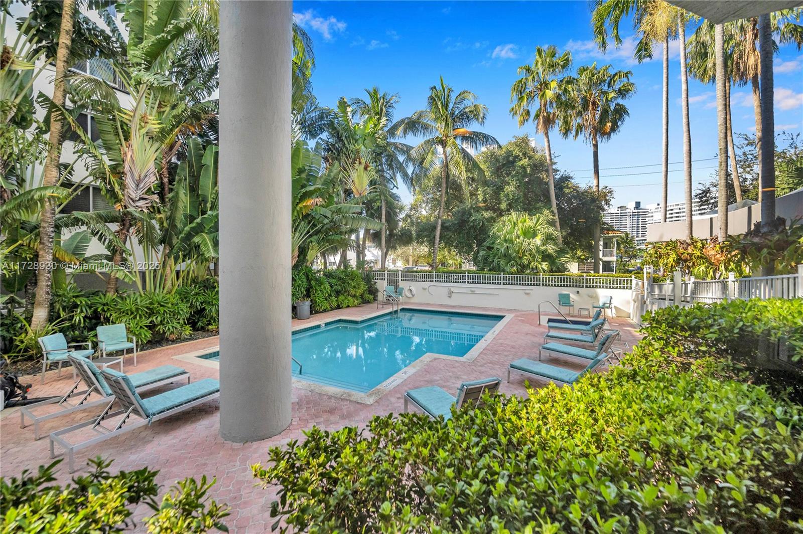1621 Bay Road, Unit 508 Miami Beach, FL 33139 - Photo 19 of 20