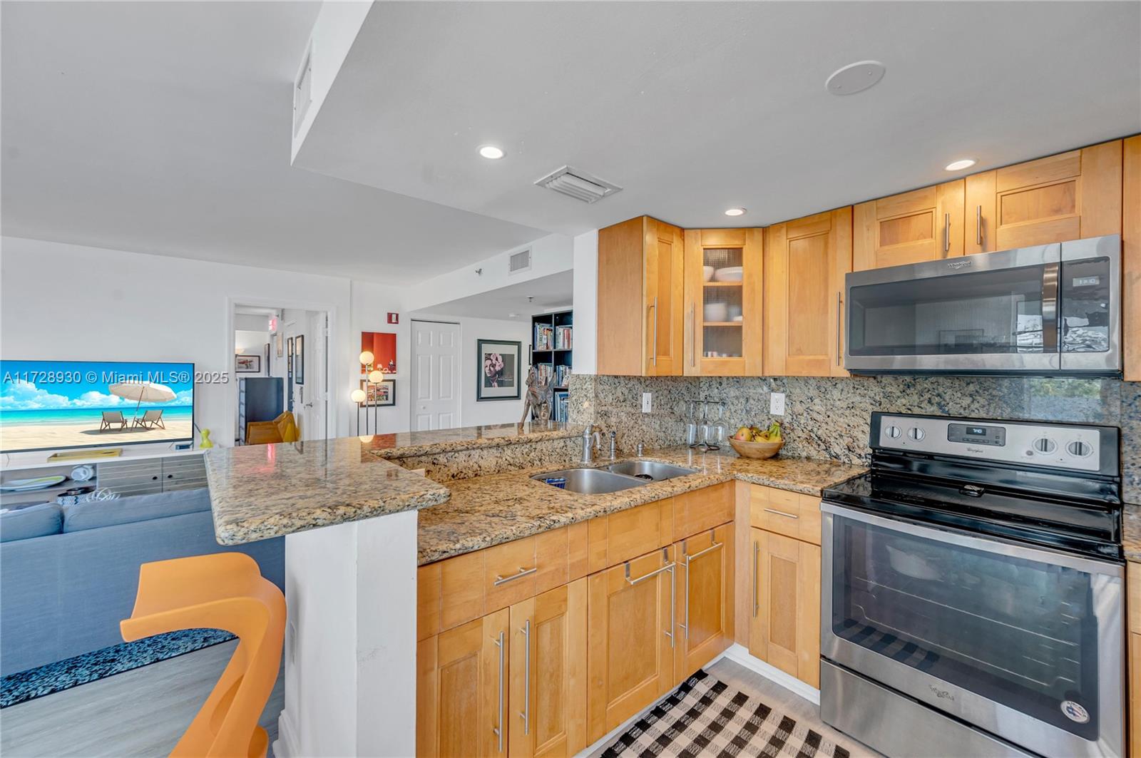 1621 Bay Road, Unit 508 Miami Beach, FL 33139 - Photo 6 of 20