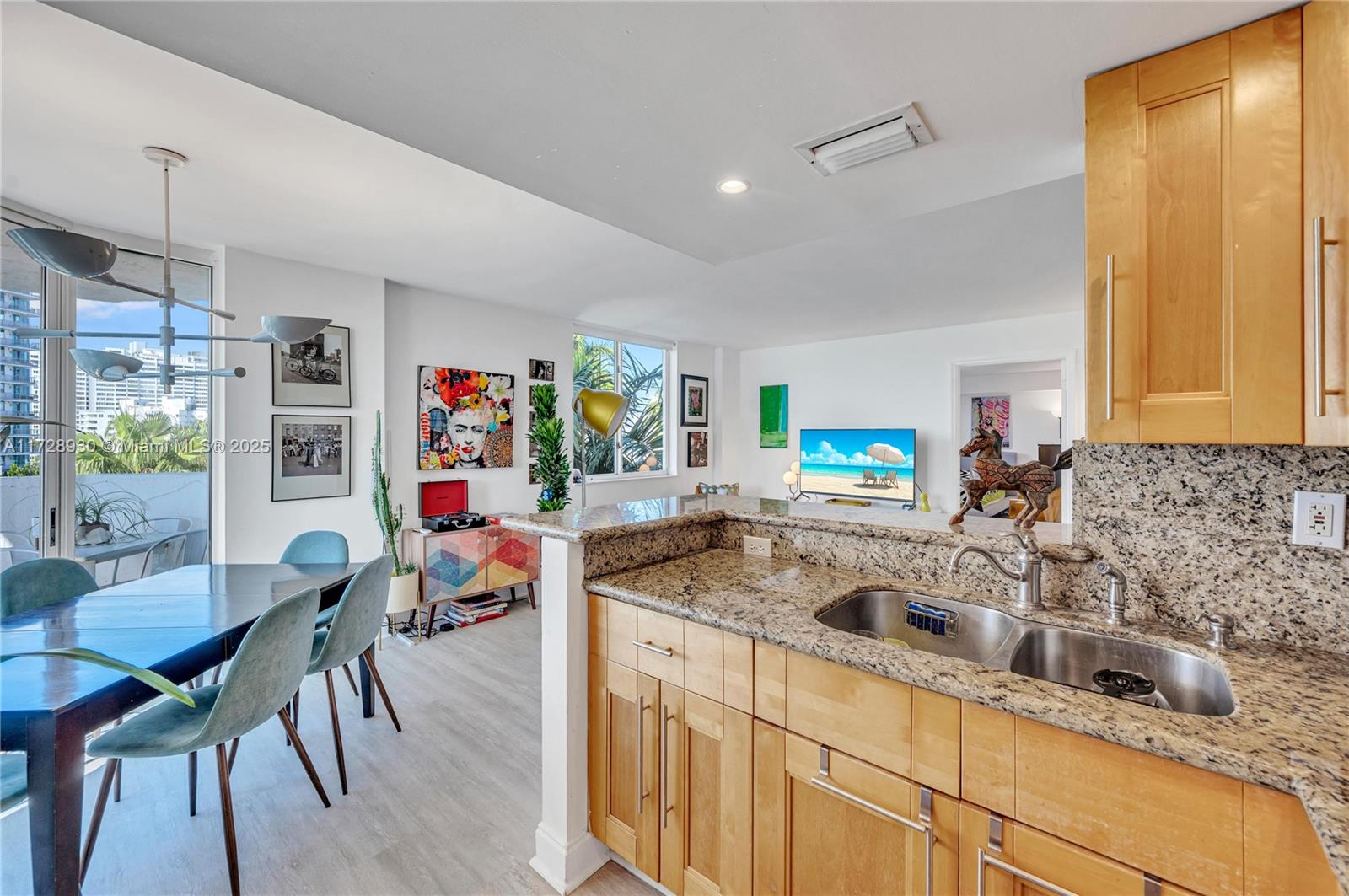 1621 Bay Road, Unit 508 Miami Beach, FL 33139 - Photo 7 of 20