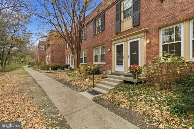 $449,000 | 1415 South Edgewood Street, Unit 458, Arlington, VA 22204