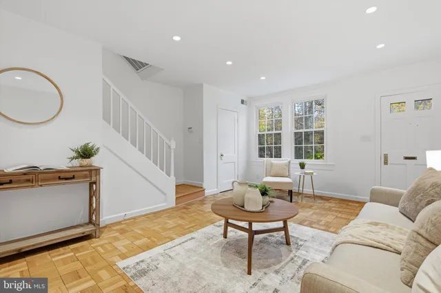 $449,000 | 1415 South Edgewood Street, Unit 458, Arlington, VA 22204