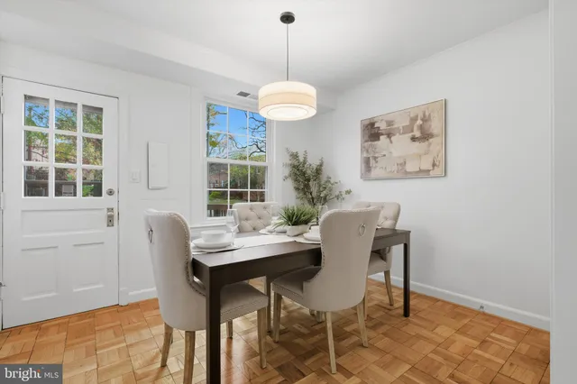 $449,000 | 1415 South Edgewood Street, Unit 458, Arlington, VA 22204