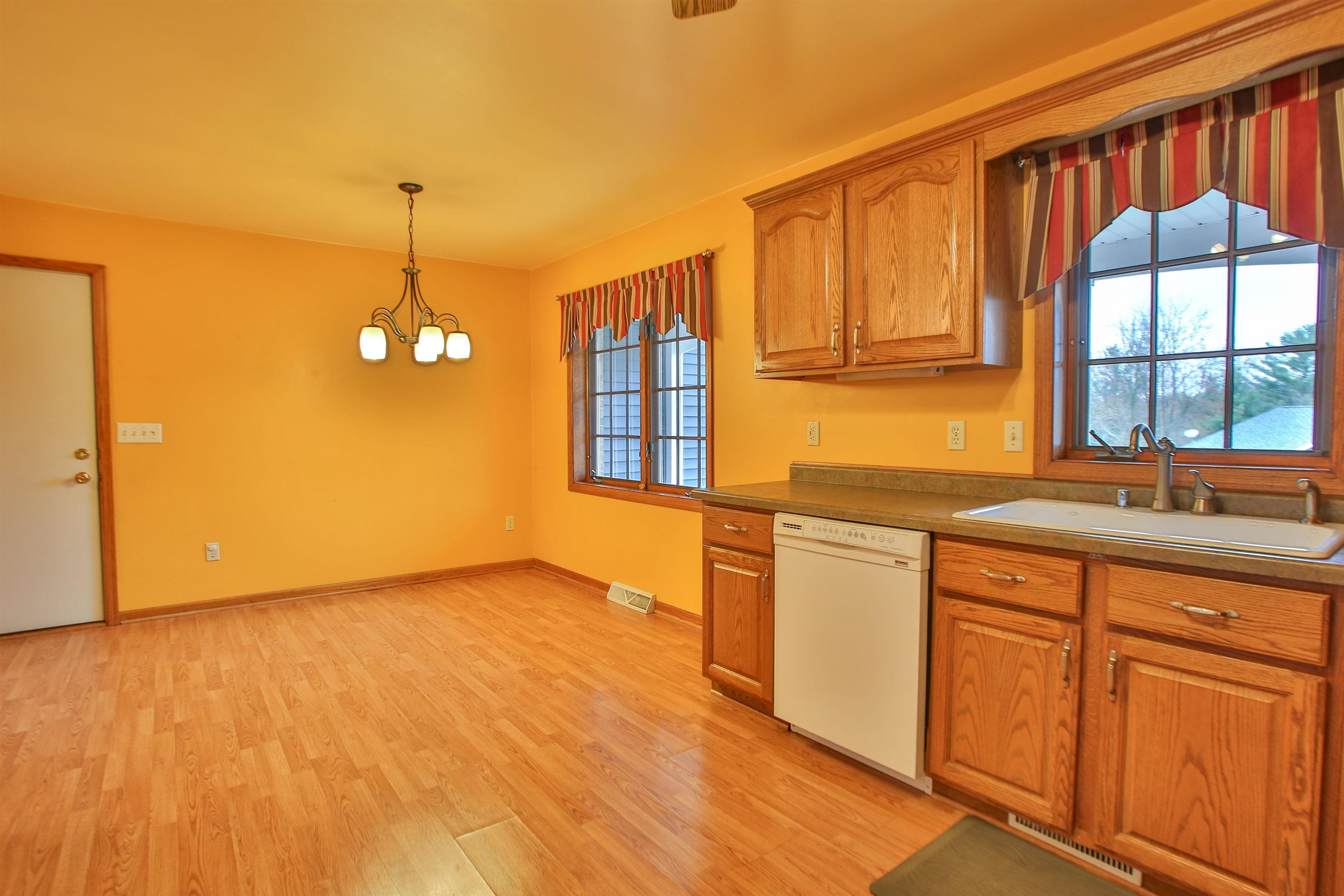 1515 Woodlawn Road Wausau, WI 54403 - Photo 12 of 49