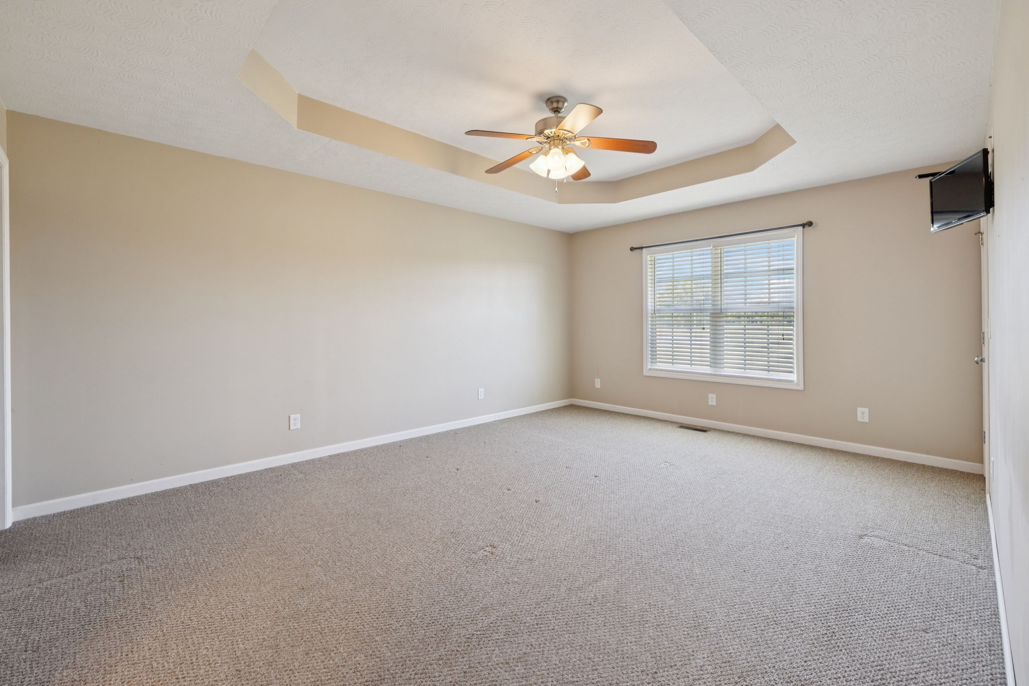 800 Williams Road Lafayette, TN 37083 - Photo 13 of 49 an empty room with windows and fan