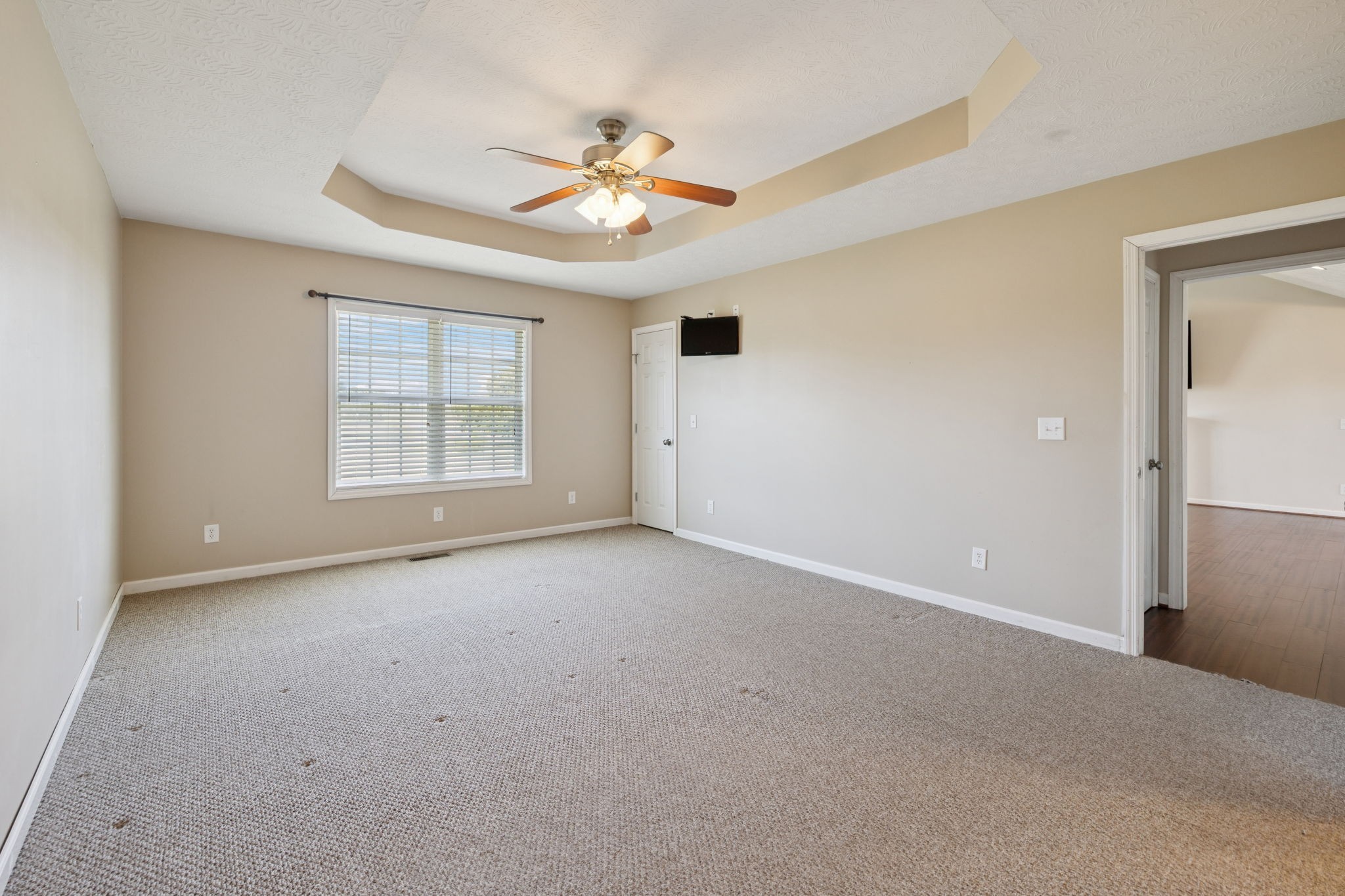800 Williams Road Lafayette, TN 37083 - Photo 14 of 49 a view of an empty room with a window
