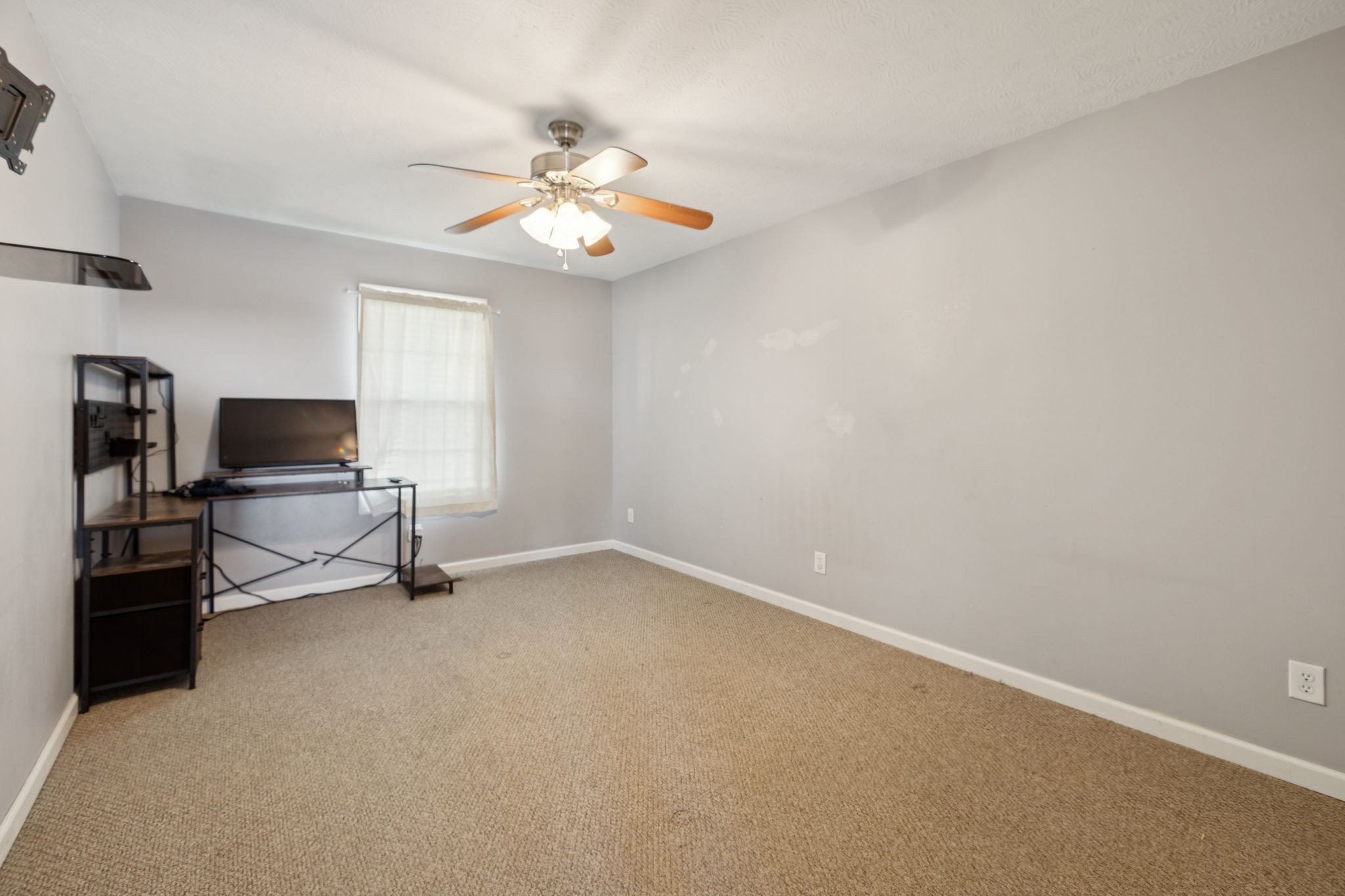 800 Williams Road Lafayette, TN 37083 - Photo 18 of 49 an empty room with windows and fan