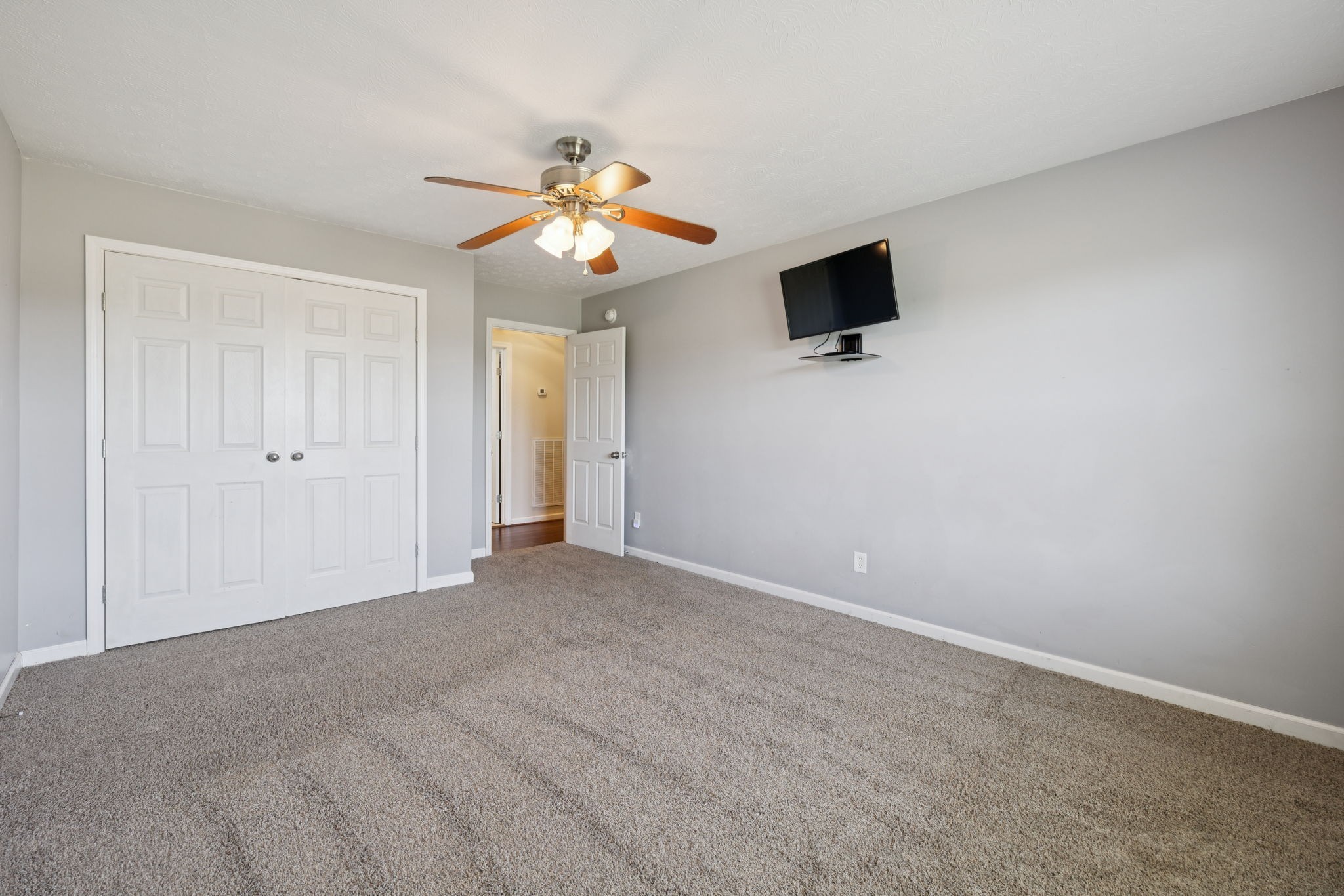 800 Williams Road Lafayette, TN 37083 - Photo 22 of 49 a view of an empty room with a ceiling fan
