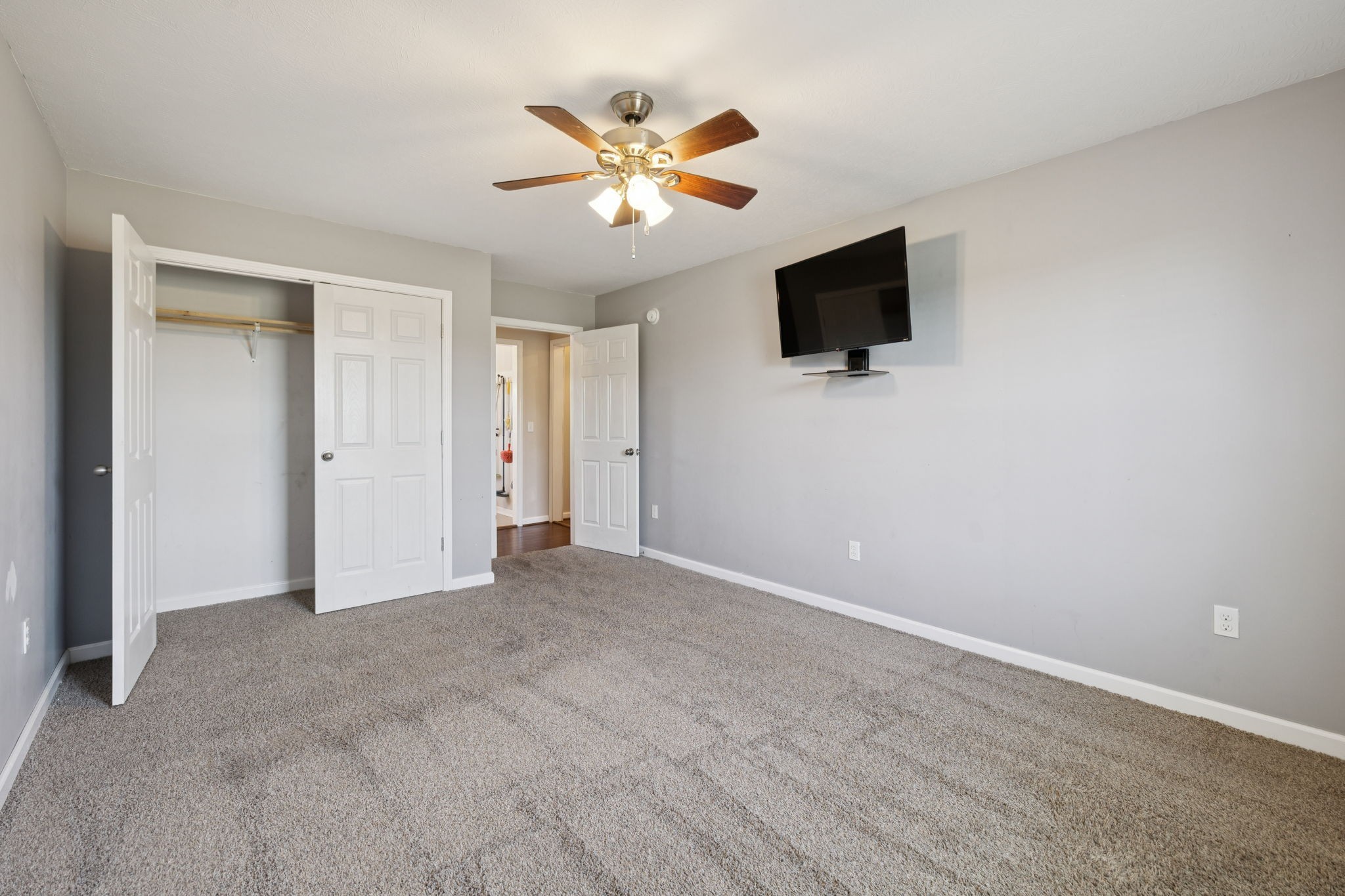 800 Williams Road Lafayette, TN 37083 - Photo 29 of 49 a view of a livingroom with a flat screen tv