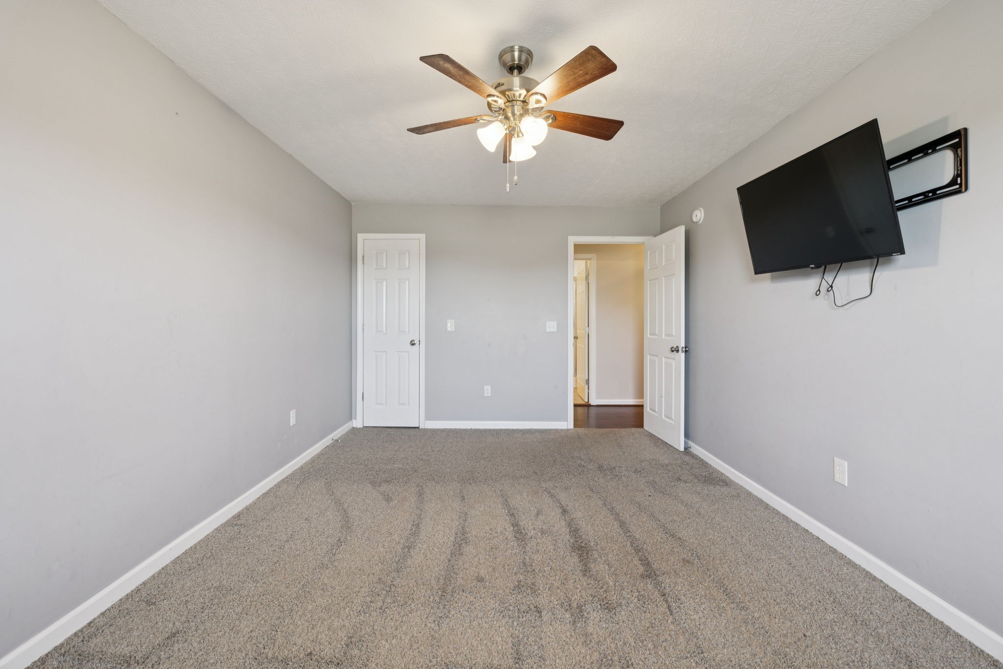 800 Williams Road Lafayette, TN 37083 - Photo 31 of 49 a view of an empty room with a ceiling fan and a window