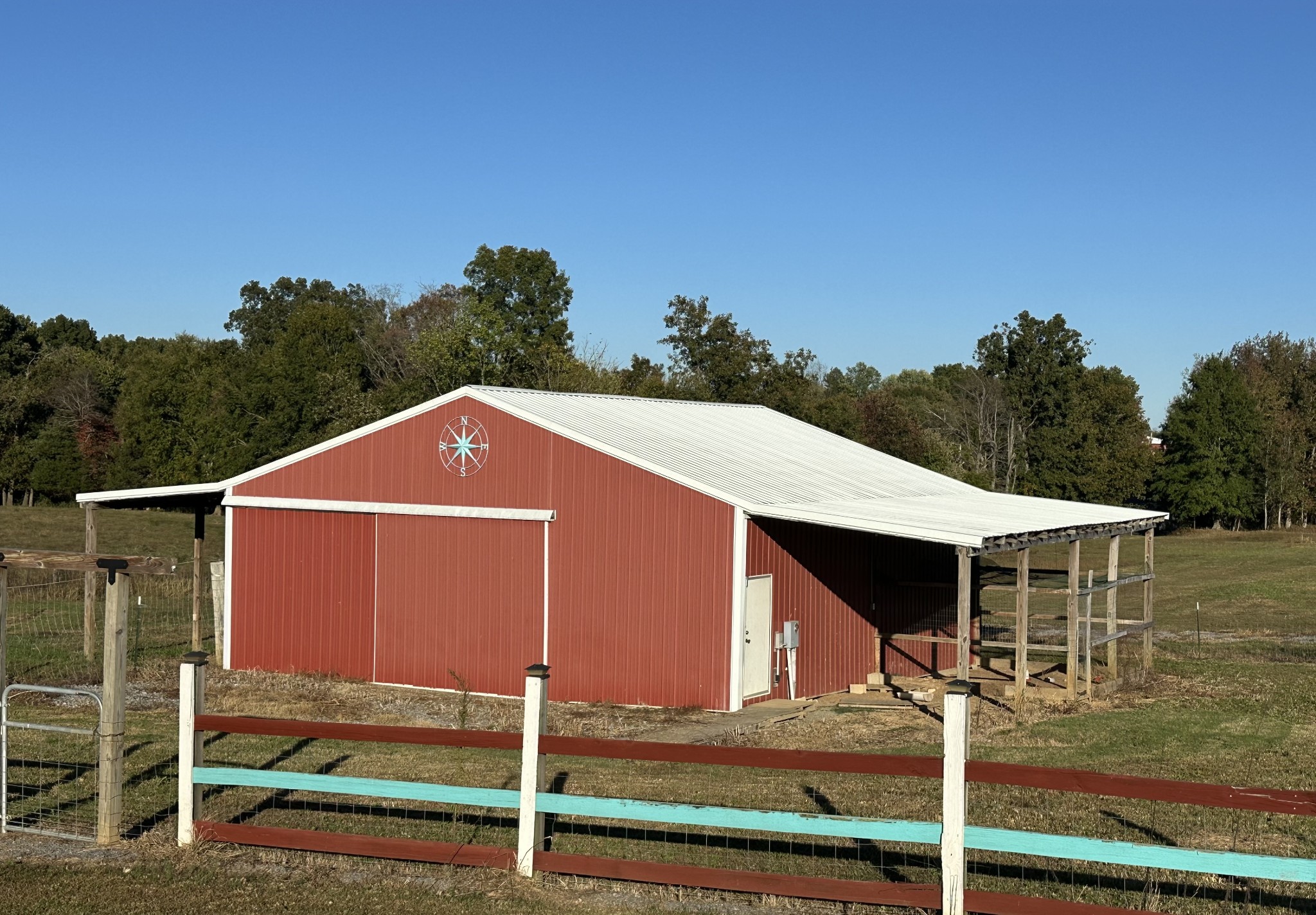800 Williams Road Lafayette, TN 37083 - Photo 43 of 49 a front view of a house with garden