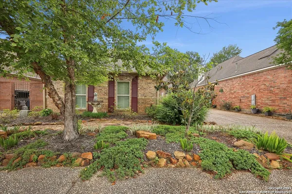 $249,900 | 11 Regency Pl Boulevard, Orange, TX 77630