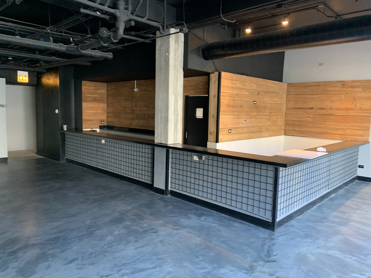 1631 West Howard Street Chicago, IL 60626 - Photo 2 of 5 a view of outdoor space with wooden floor and flat screen tv