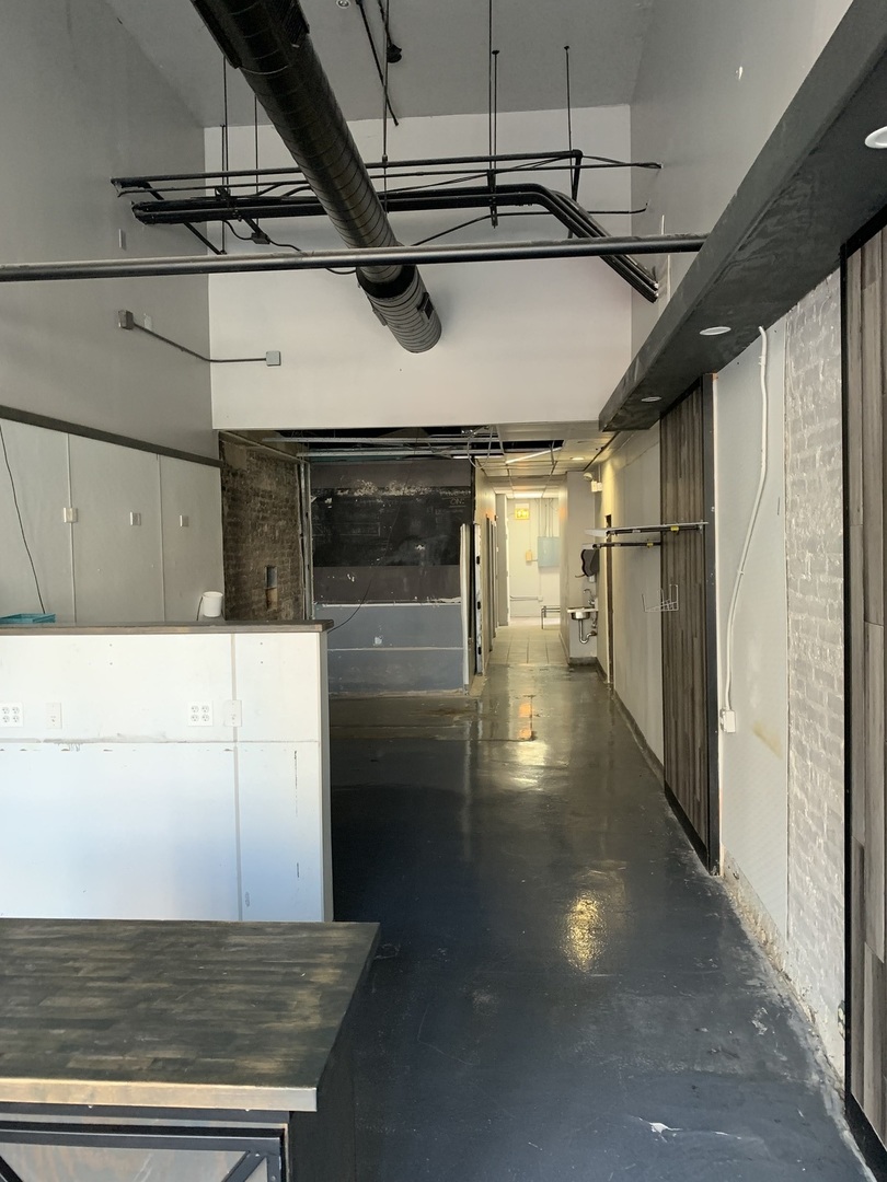 1631 West Howard Street Chicago, IL 60626 - Photo 5 of 5 a view of a indoor garage