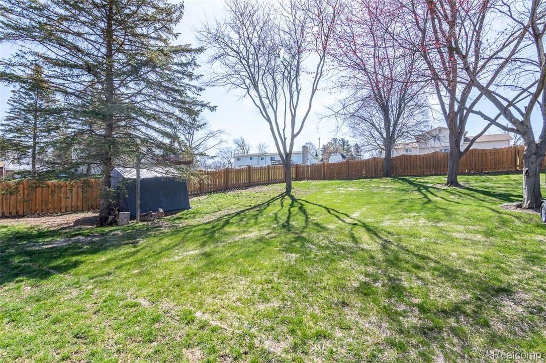 719 Huntington Road Grand Blanc, MI 48439 - Photo 7 of 30 DSC_6606 (1).jpg