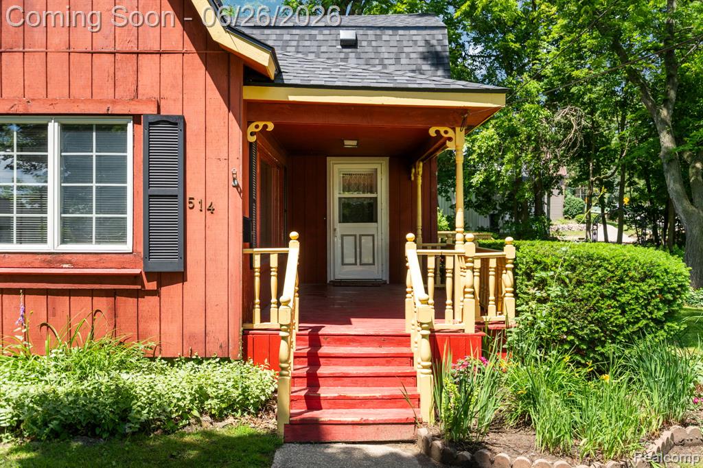 514 Lake Street Howell, MI 48843 - Photo 2 of 33