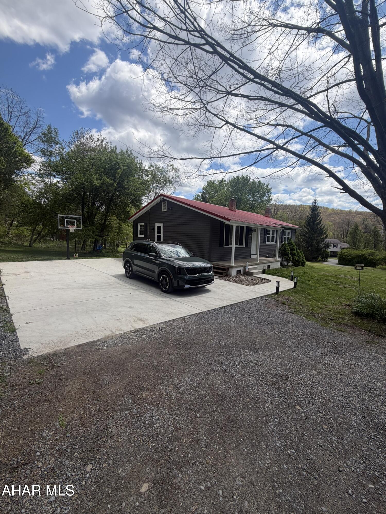3269 Gwin Road Altoona, PA 16601 - Photo 4 of 19 IMG_1374