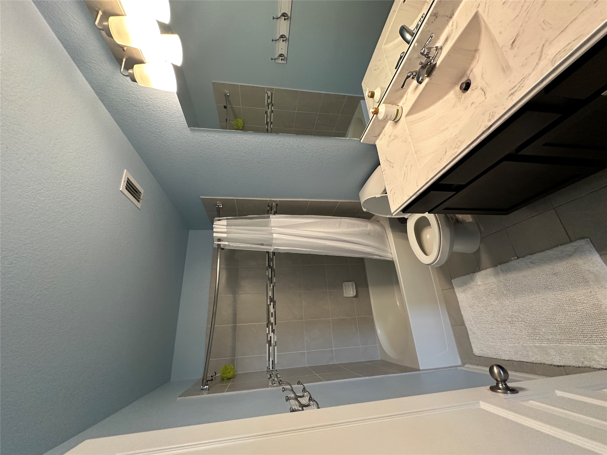 1269 Nevarez Kyle, TX 78640 - Photo 16 of 27 Shared bathroom, 2cd floor